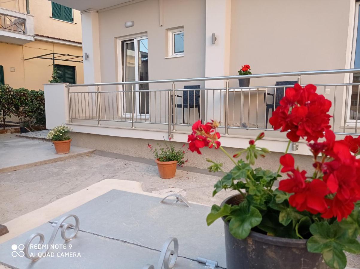 Kelly Apartments Ipsos Bagian luar foto
